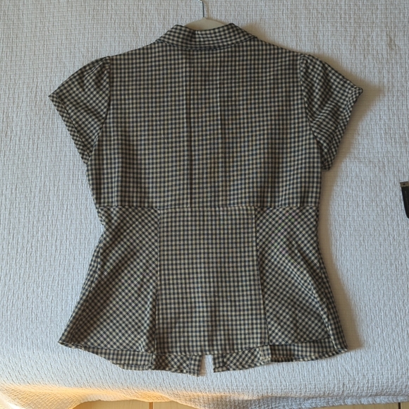 Womens Plaid Button Up with Cute Capped Sleeves & Flattering Ruching - Picture 3 of 6